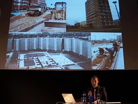 WWB TV. Architektura po socjalizmie: Postmodernizm jest prawie w porządku?  Wykład Max\'a Hirsh\'a